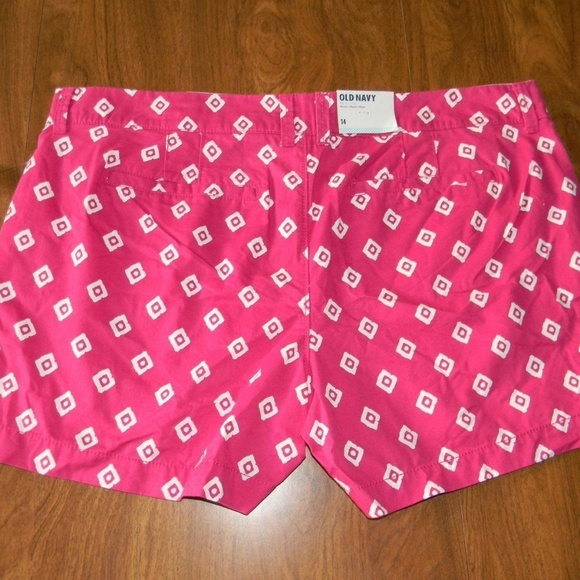 Old Navy 16 Pink White Diamond 3" Shorts NWT - Picture 2 of 3